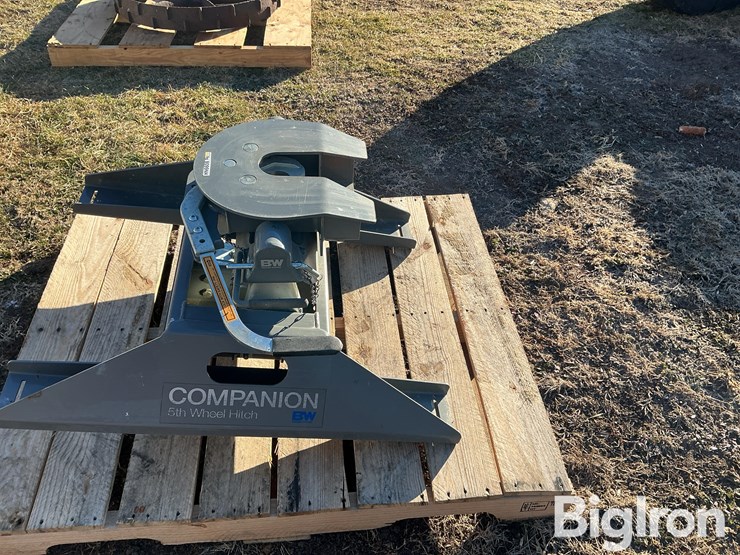 b&w-5th-wheel-rv-hitch-image-4