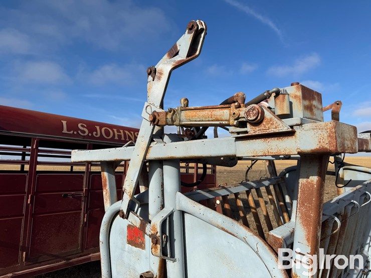 bowman-hydraulic-squeeze-chute-image-11