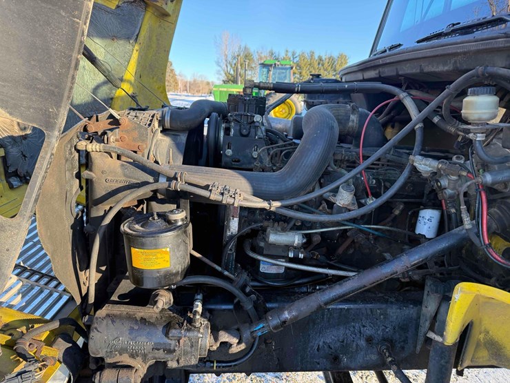 1984-freightliner-fl70-image-36