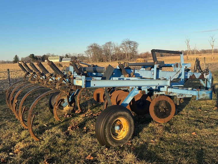 dmi-colter-champ-9-shank-chisel-plow-image-2