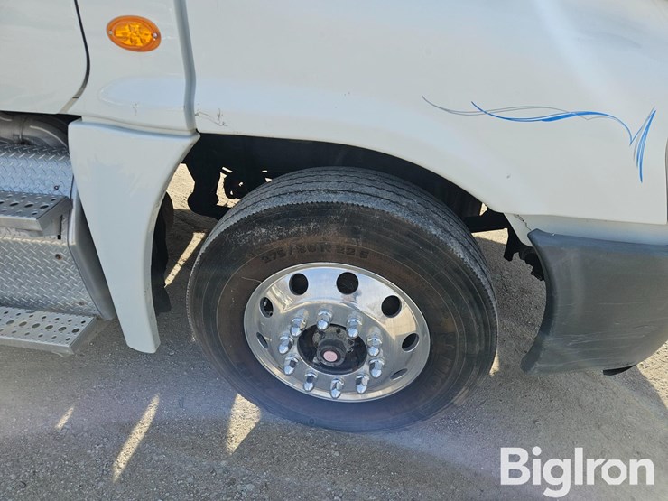 2017-freightliner-cascadia-125-image-18