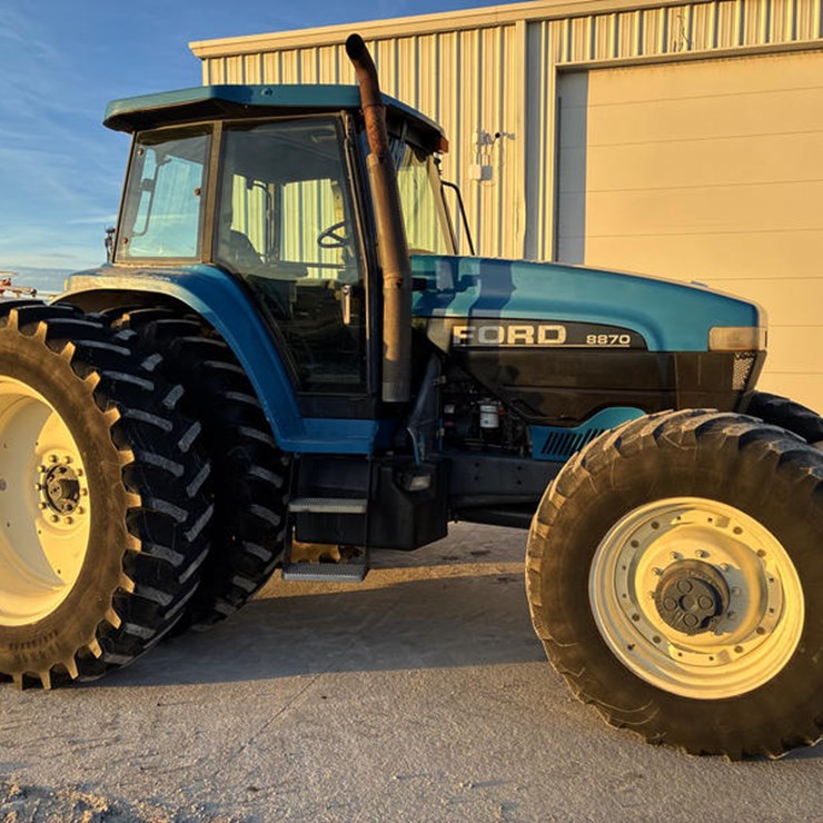 NEW HOLLAND 8870