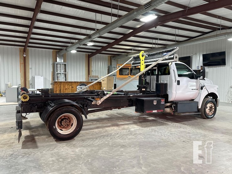 2023-ford-f650-sd-image-3