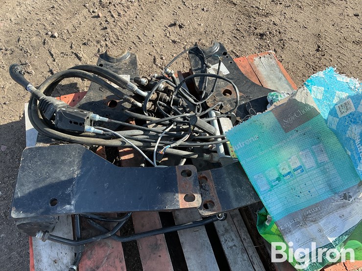 2010-new-holland-820tl-image-18