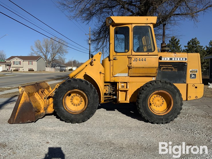 1980-deere-444-image-8