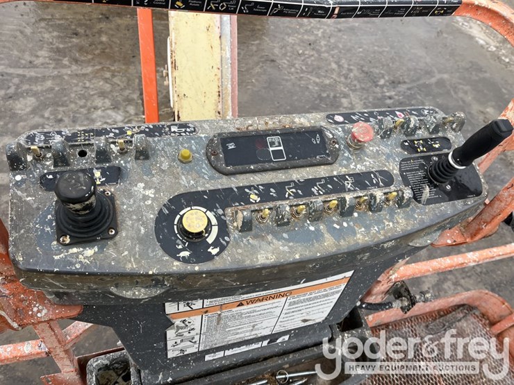 2013-jlg-800aj-image-16