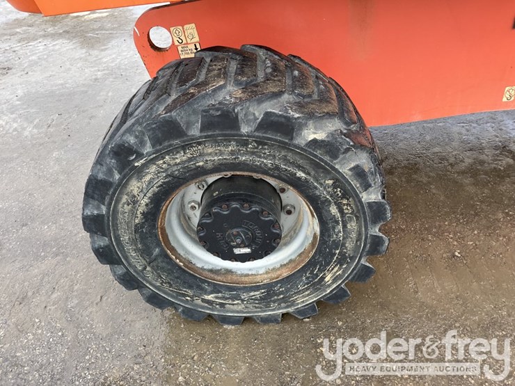 2013-jlg-800aj-image-10
