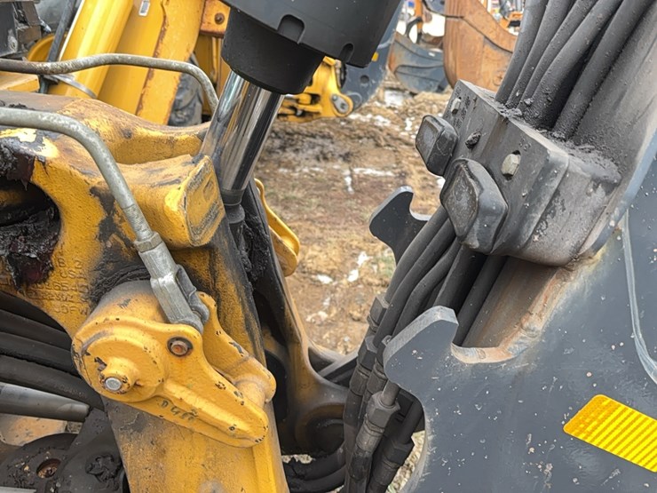 2022-john-deere-310-image-25