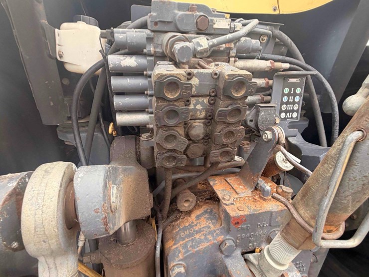 2005-challenger-55-track-tractor-image-39