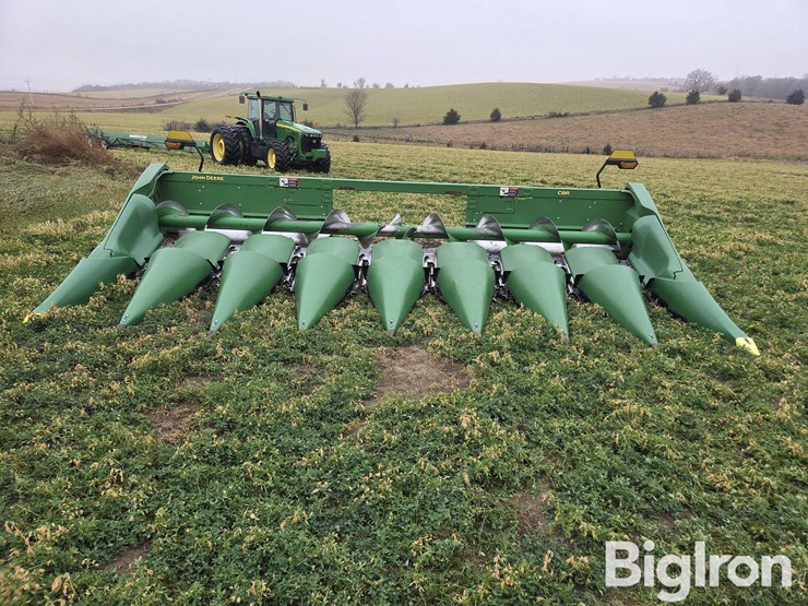 2022-john-deere-c8r-image-2