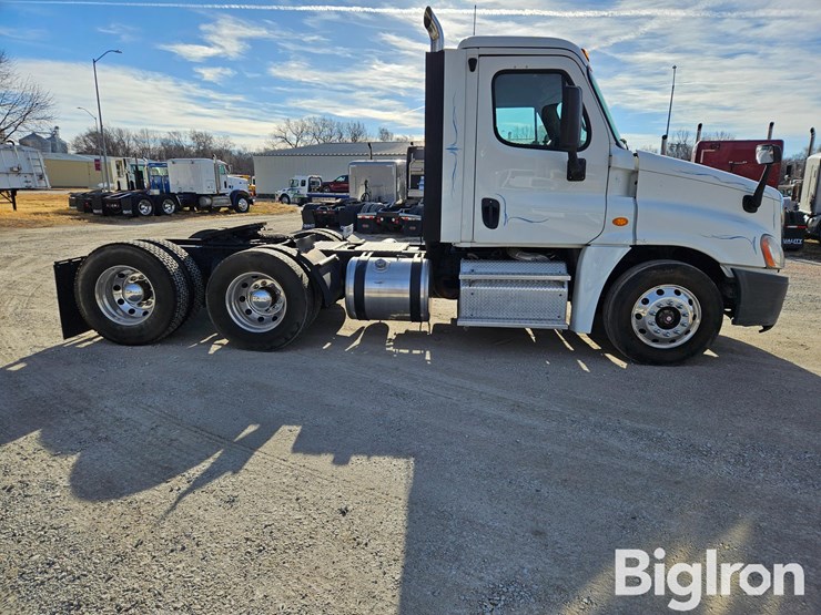 2017-freightliner-cascadia-125-image-4
