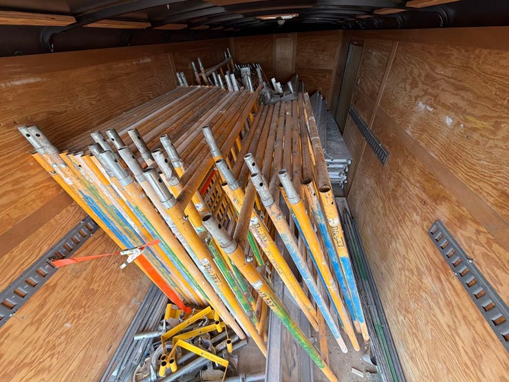 2013-forest-river-trailer-with-scaffolding-contents-image-16