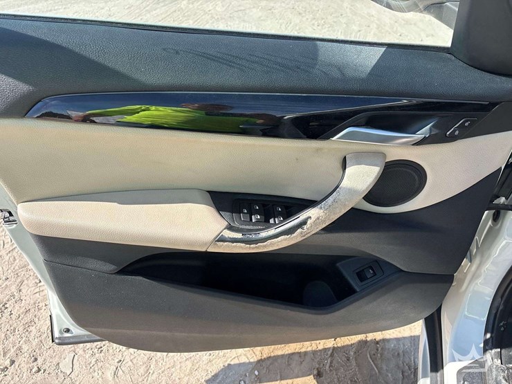 2018-bmw-x1-28i-suv-image-11