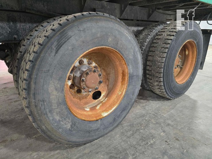 2012-peterbilt-365-image-21