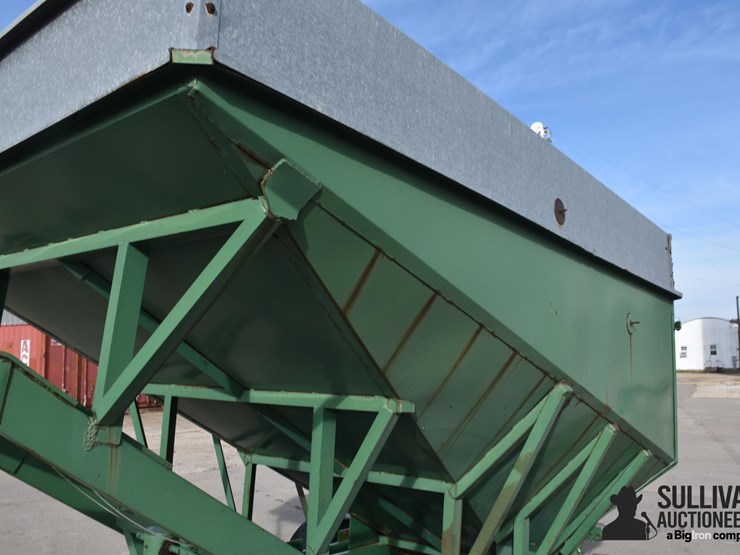 grasshopper-gooseneck-t/a-gravity-wagon-image-11