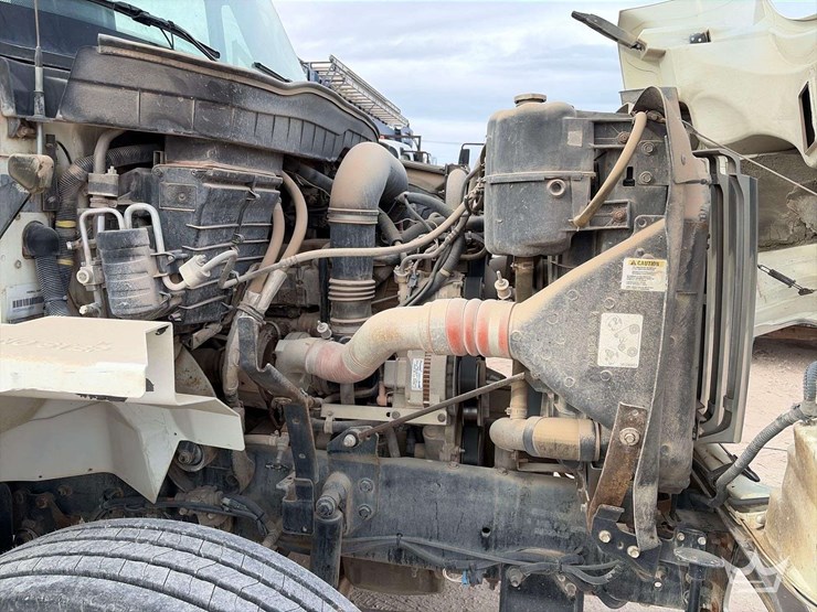 2009-international-7300-image-9