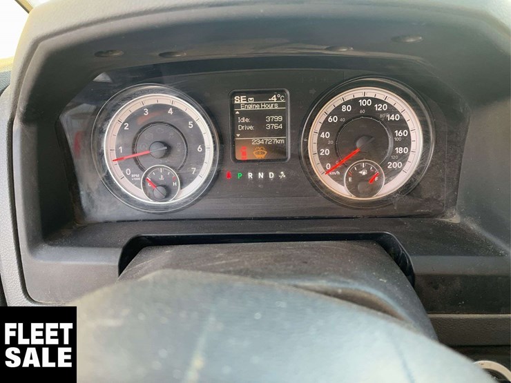 2015-dodge-1500-image-19