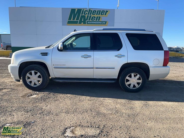 2007-cadillac-escalade-image-2