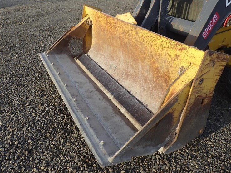 john-deere-210-image-13