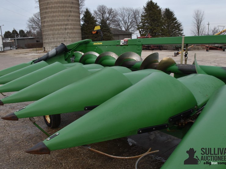 2024-john-deere-c8r-image-13