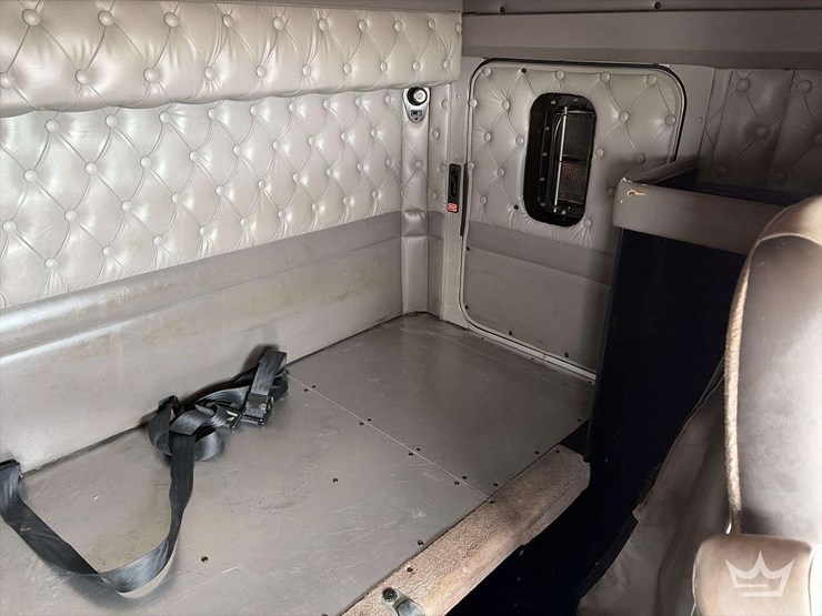 2012-kenworth-t800-image-23