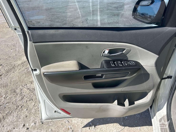 2015-kia-sedona-image-11