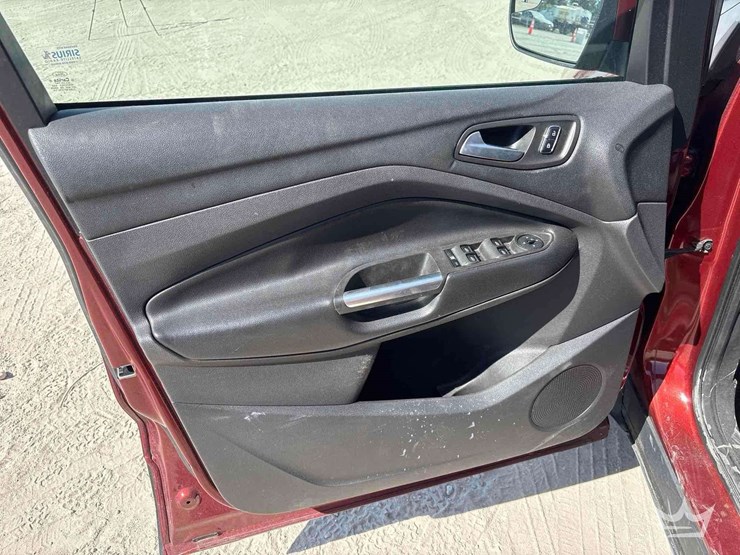 2014-ford-escape-se-image-10