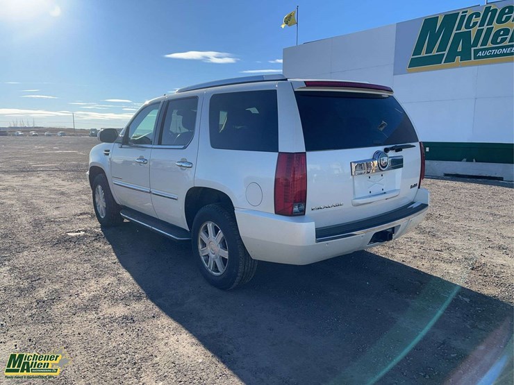 2007-cadillac-escalade-image-3