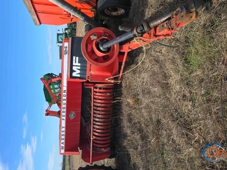 massey-ferguson-124-image-1