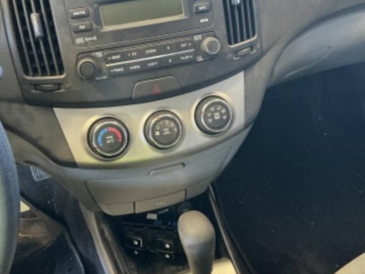 2010-hyundai-elantra-sdn-image-17