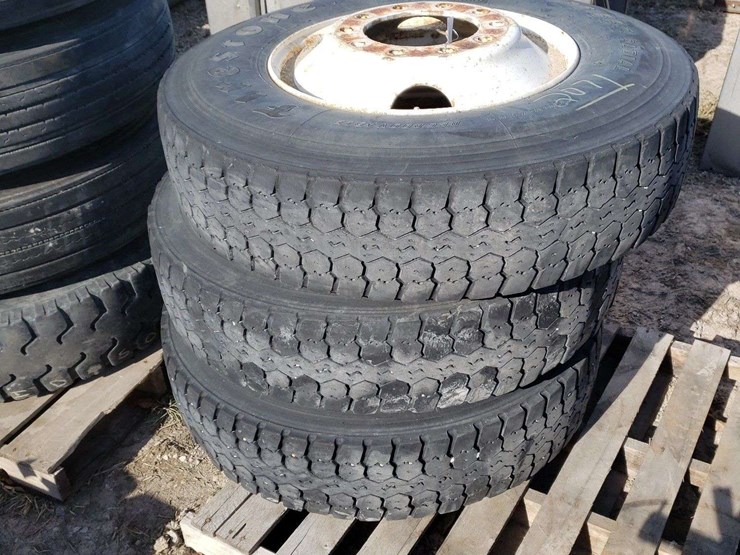 3-11r22.5-rims-and-tires-on-10-bolt-rims-image-2