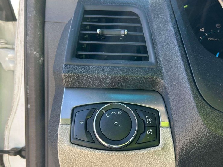 2013-ford-explorer-image-18