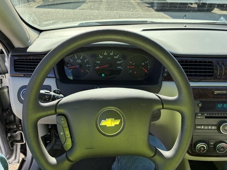 2013-chevrolet-impala-sedan-image-15