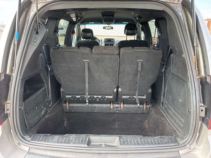 2015-dodge-grand-caravan-image-21