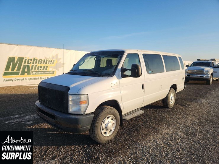 2014-ford-cargo-image-1