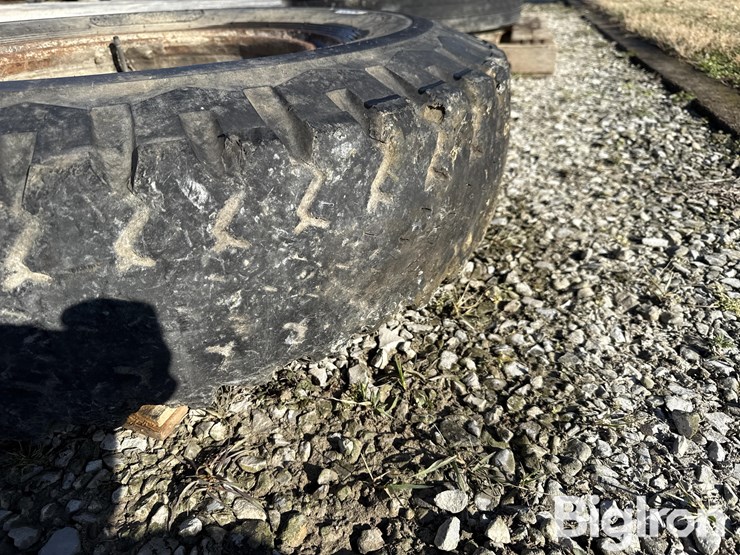 trans-cross-bar-9.00-20-truck-tire-&-rim-image-10