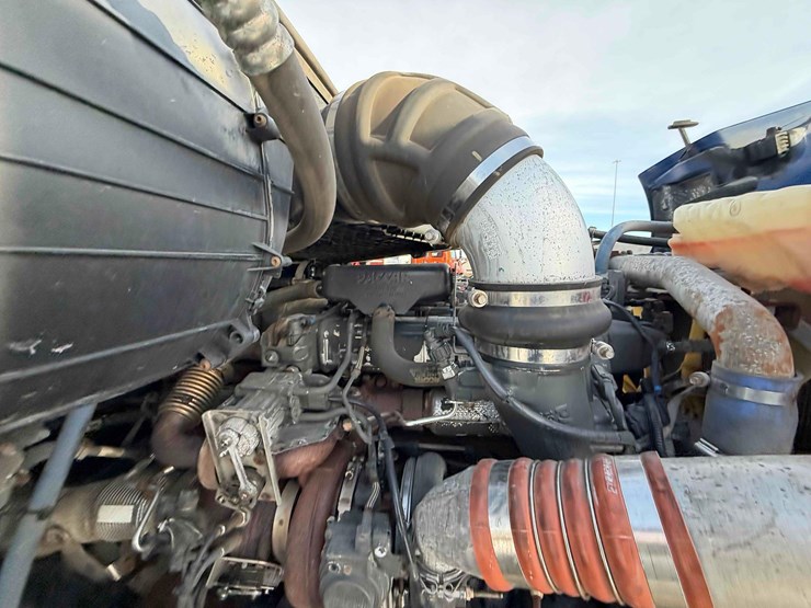 2016-peterbilt-579-image-36