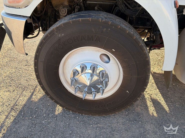 2015-peterbilt-348-image-29