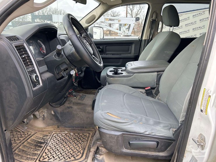 2017-dodge-3500-image-13