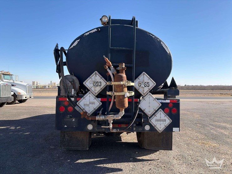 2016-peterbilt-337-image-28