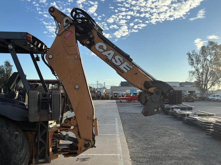 2017-case-580sn-image-11