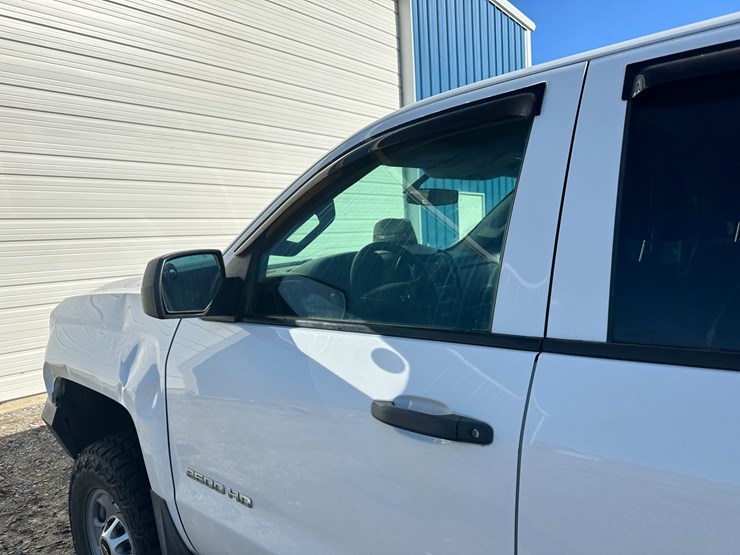 2019-chevrolet-2500-image-31