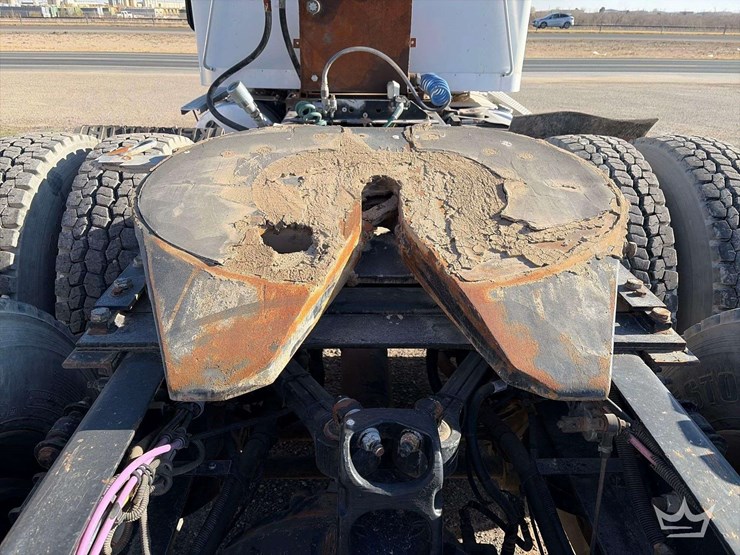 2013-kenworth-t800-image-29