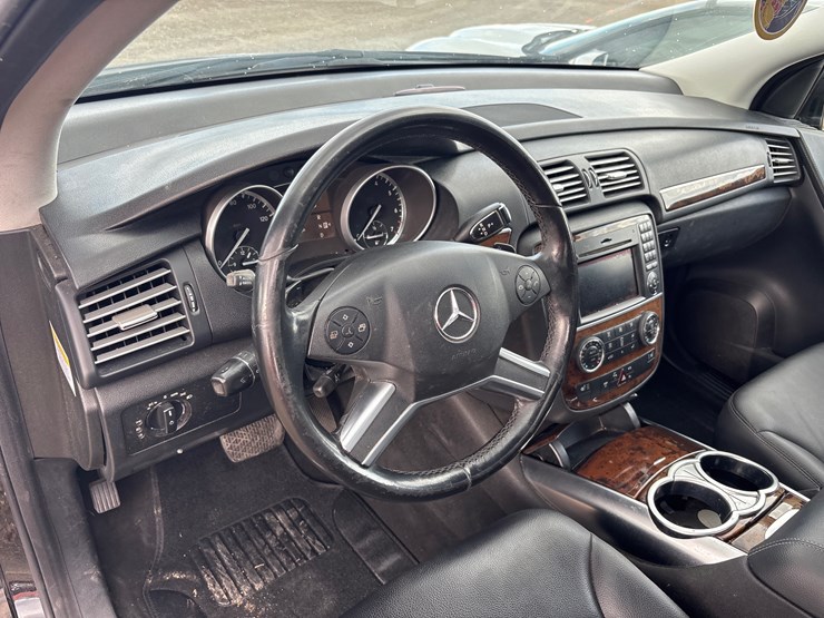#30147-•-2011-mercedes-benz-r350-image-9