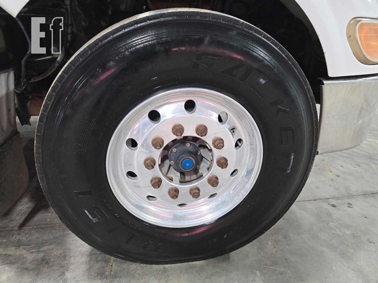 2009-peterbilt-384-image-26