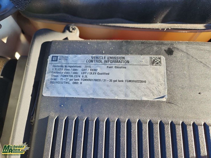 2015-cadillac-escalade-image-35