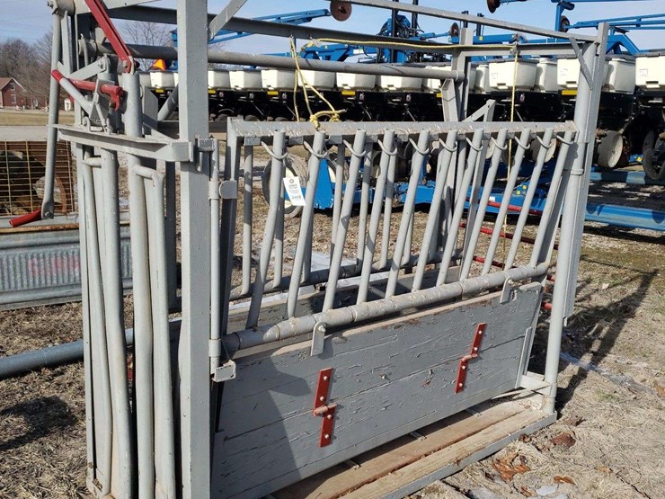 cattle-squeeze-chute-image-4