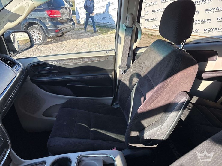 2014-dodge-grand-caravan-image-19