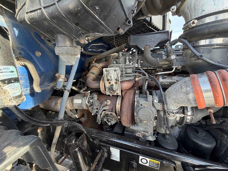 2016-peterbilt-579-image-33