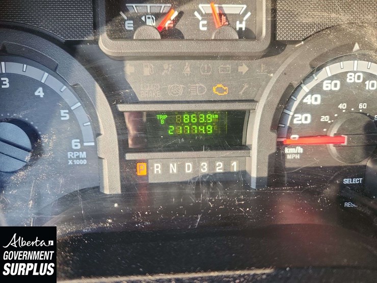 2014-ford-cargo-image-24